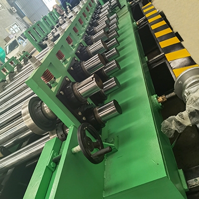 桥架成型机主体可制不同孔径的桥梁